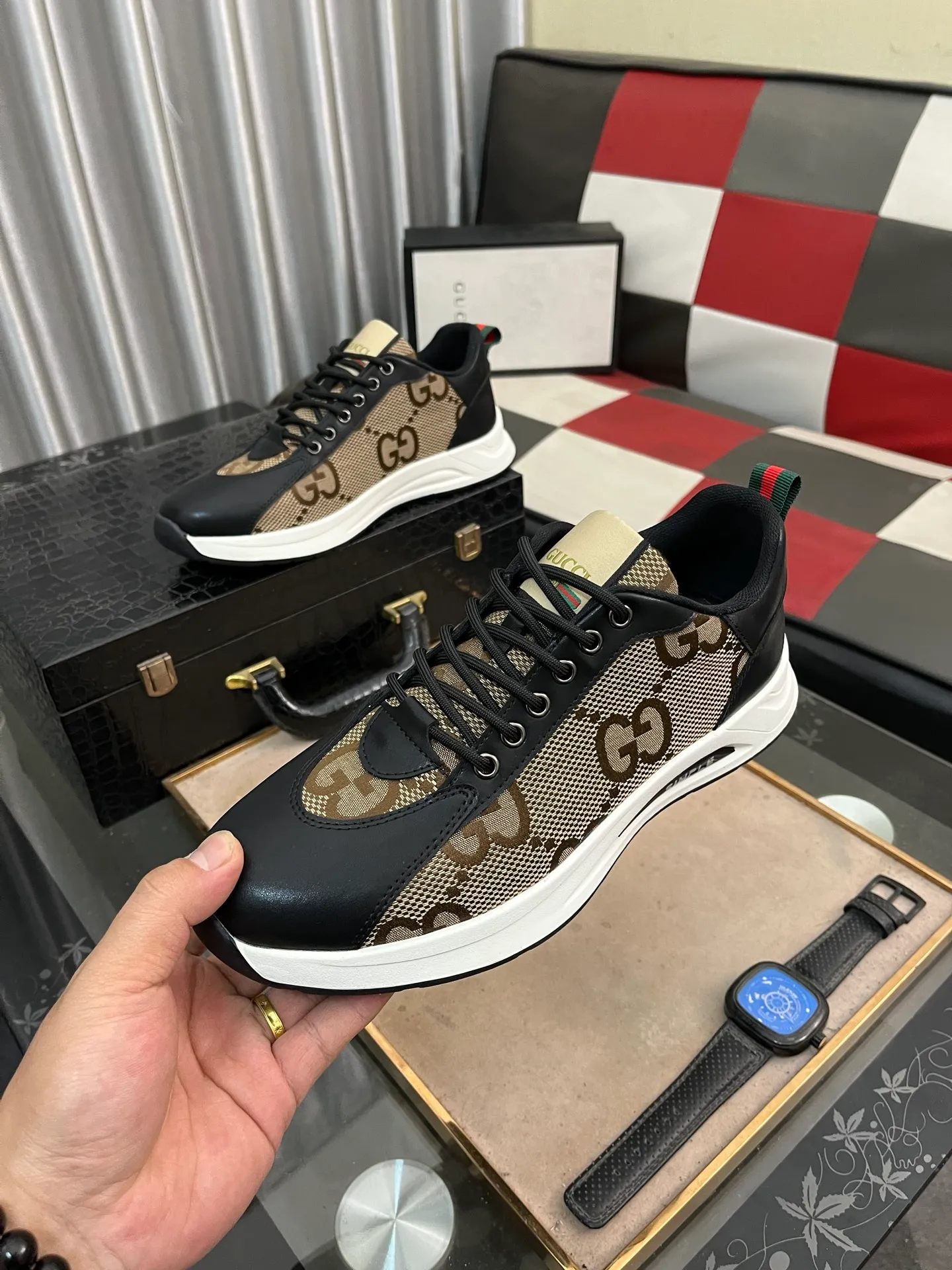 Men's shoes💰420⌚️⌚️[GUCCI] Gucci men's casual shoes are absolutely popular🔥The ultimate matching item for trendy men! The charm of super texture is irresistible, the main recommendation, the flower leather color is bright! The upper is made of high-quality cowhide with branded fabrics, pigskin lining for the feet, and wear-resistant rubber sole, which is noble and elegant! Extremely comfortable🎁🎁You can be as handsome as you want💪 38-442️⃣colors available